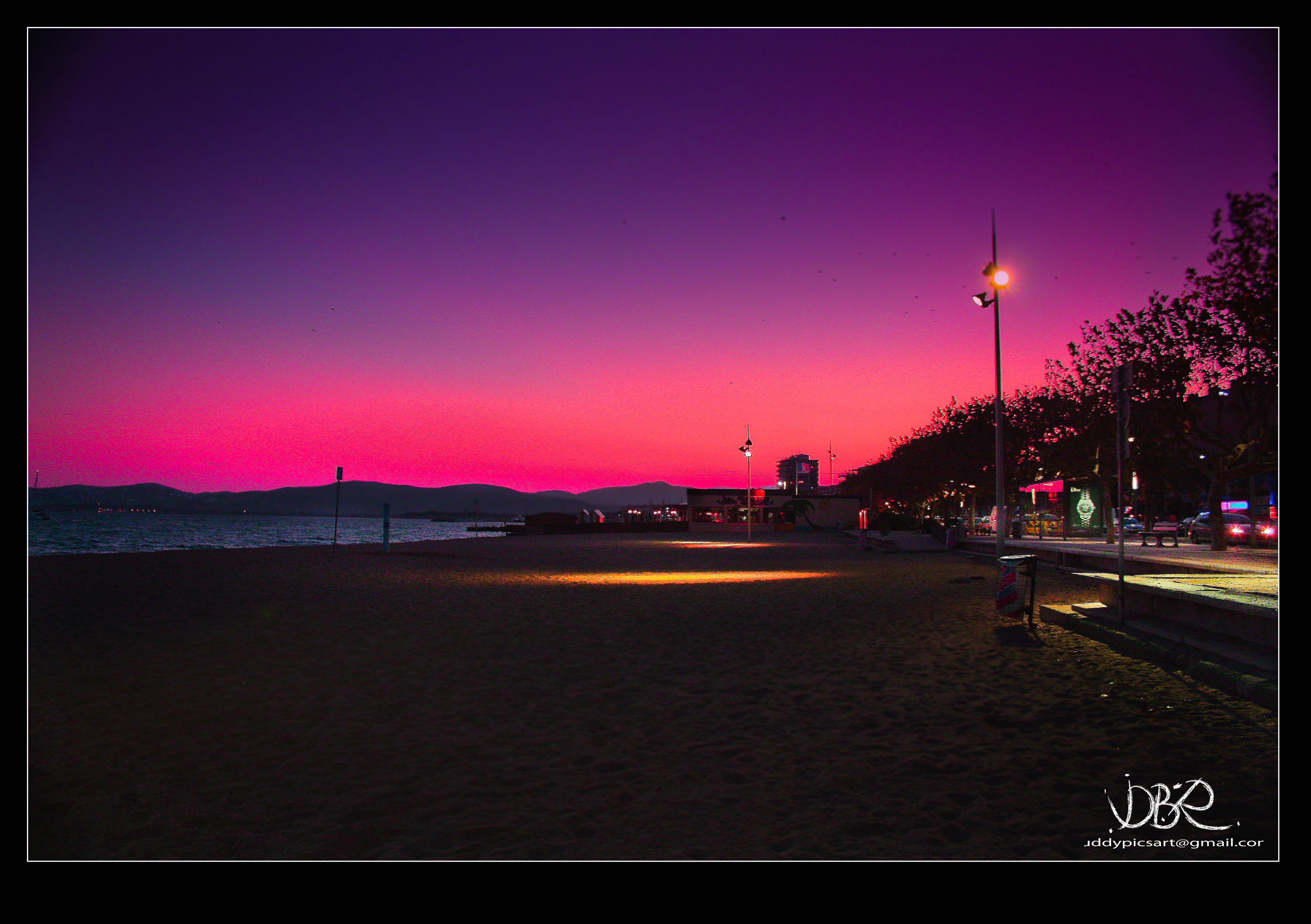 Fonds d'cran Nature Couchers et levers de Soleil Une Nuit en bord de mer ...