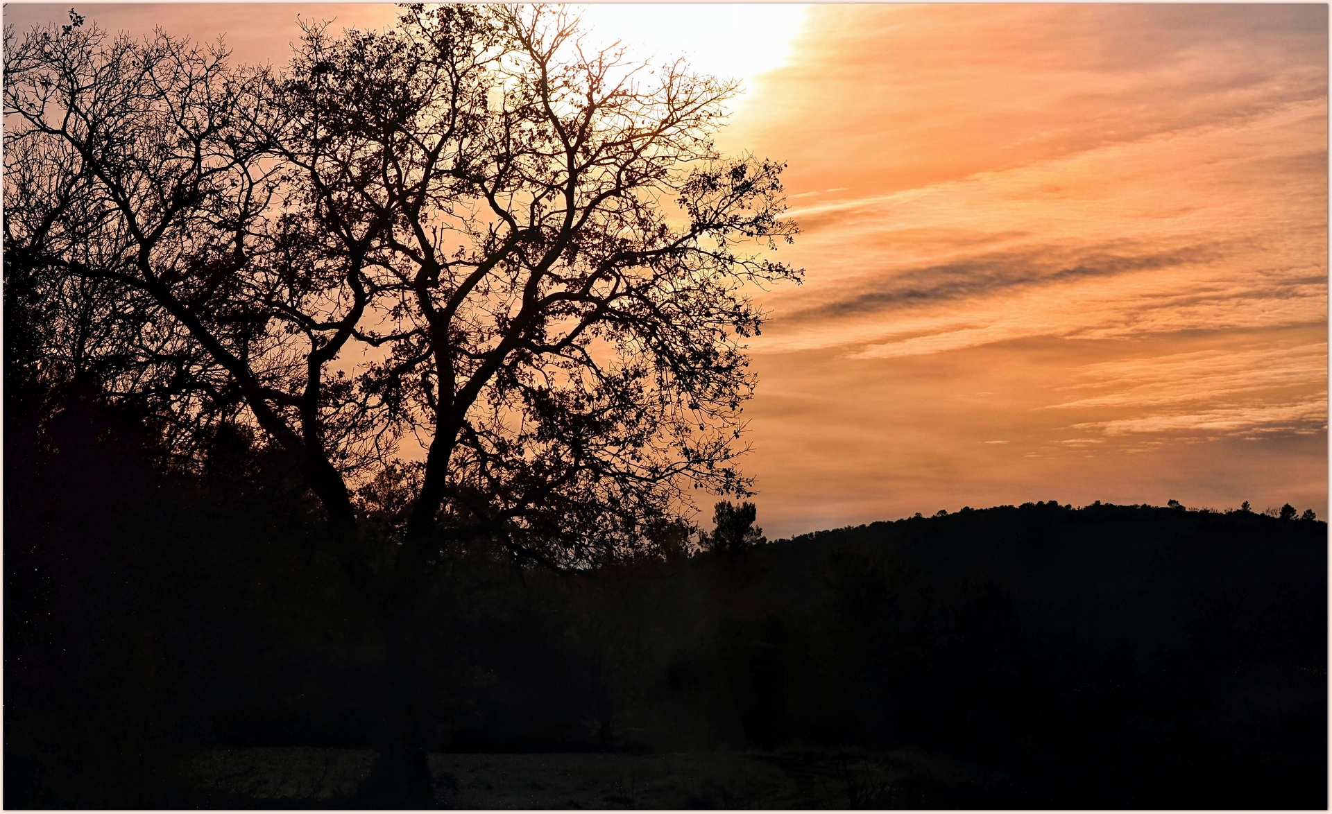 Fonds d'cran Nature Couchers et levers de Soleil coucher de soleil à la campagne