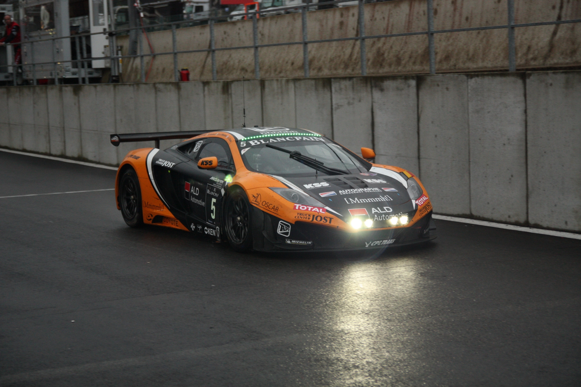 Fonds d'cran Voitures McLaren MP4-12C