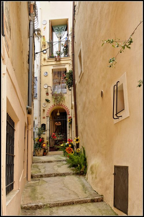 Fonds d'cran Voyages : Europe France > Provence-Alpes-Cte d'Azur Une rue de Roquebrune Cap Martin Alpes Maritimes