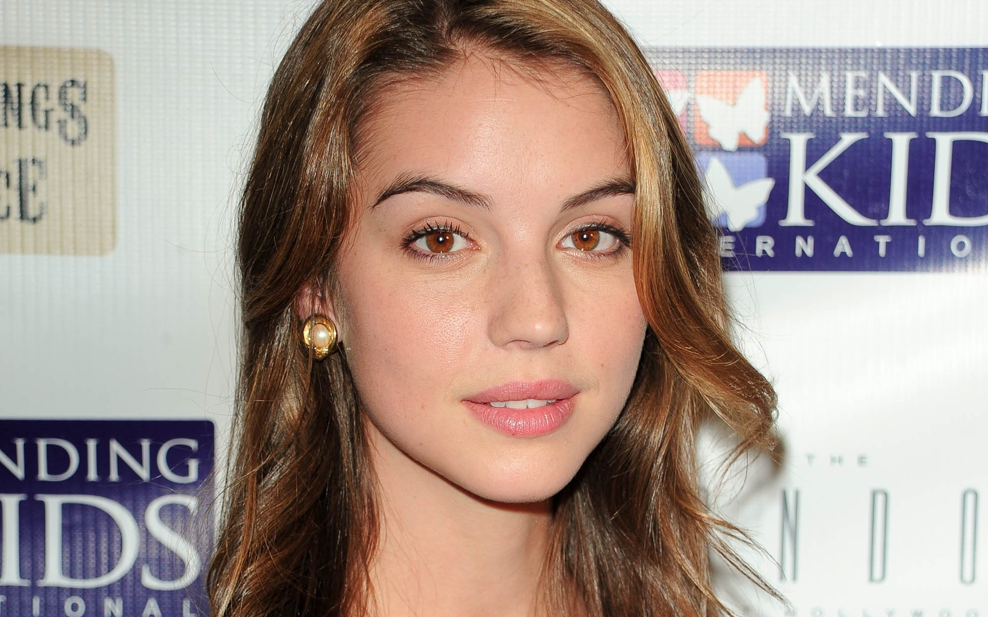 Wallpapers Celebrities Women Adelaide Kane 