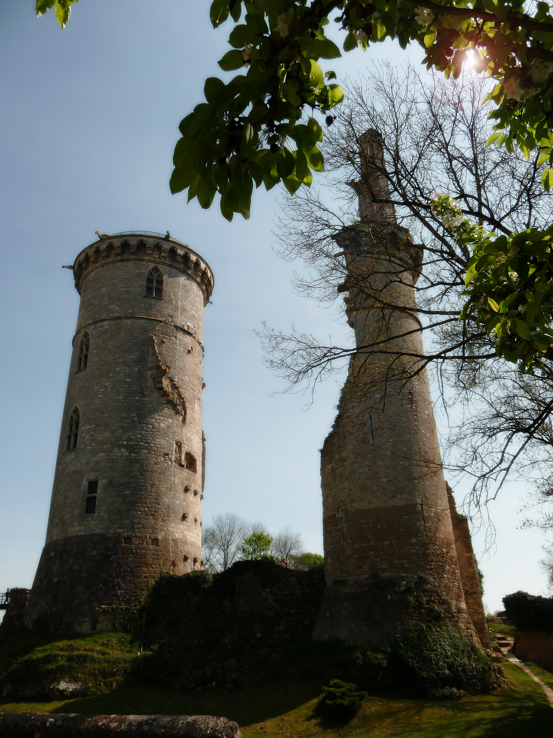 Fonds d'cran Constructions et architecture Chteaux - Palais Vestiges du Chteau de Mehun-sur-Yvre