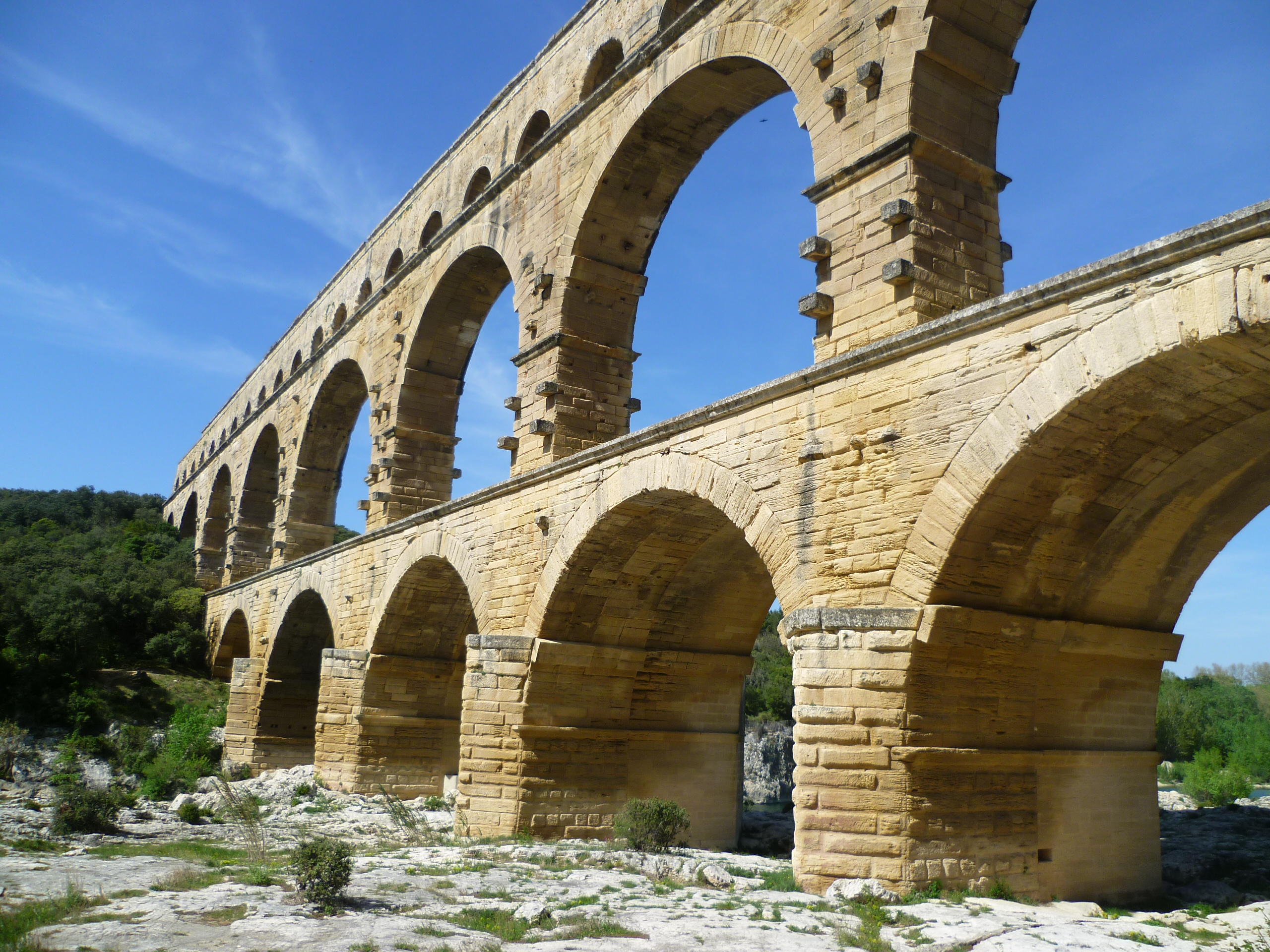 Wallpapers Constructions and architecture Bridges - Aqueduct Le pont du Gard, élégance et majesté