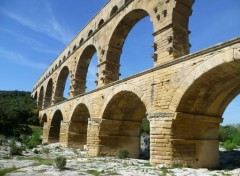  Constructions and architecture Le pont du Gard, élégance et majesté