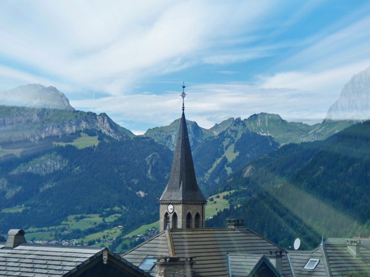 Fonds d'cran Nature Paysages clocher dans la montagne