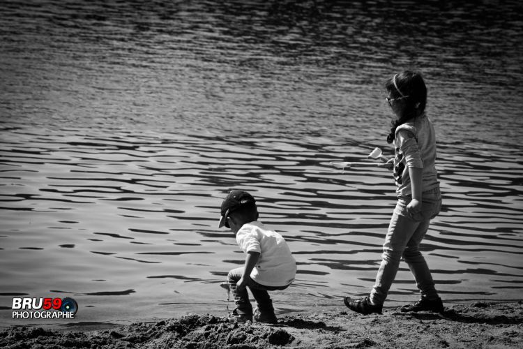 Wallpapers People - Events Babies - Kids Enfants sur la plage de Jumiges