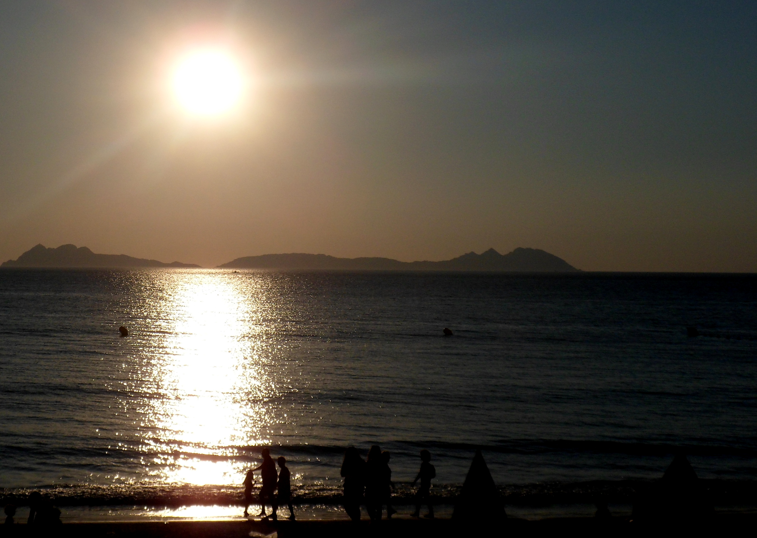 Fonds d'cran Nature Couchers et levers de Soleil Quand le Soleil caresse la mer