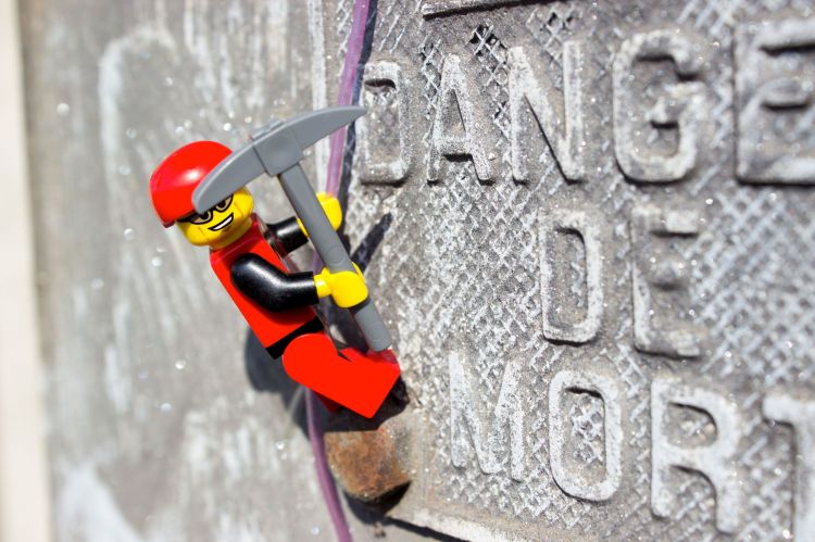 Fonds d'cran Objets Jouets Danger