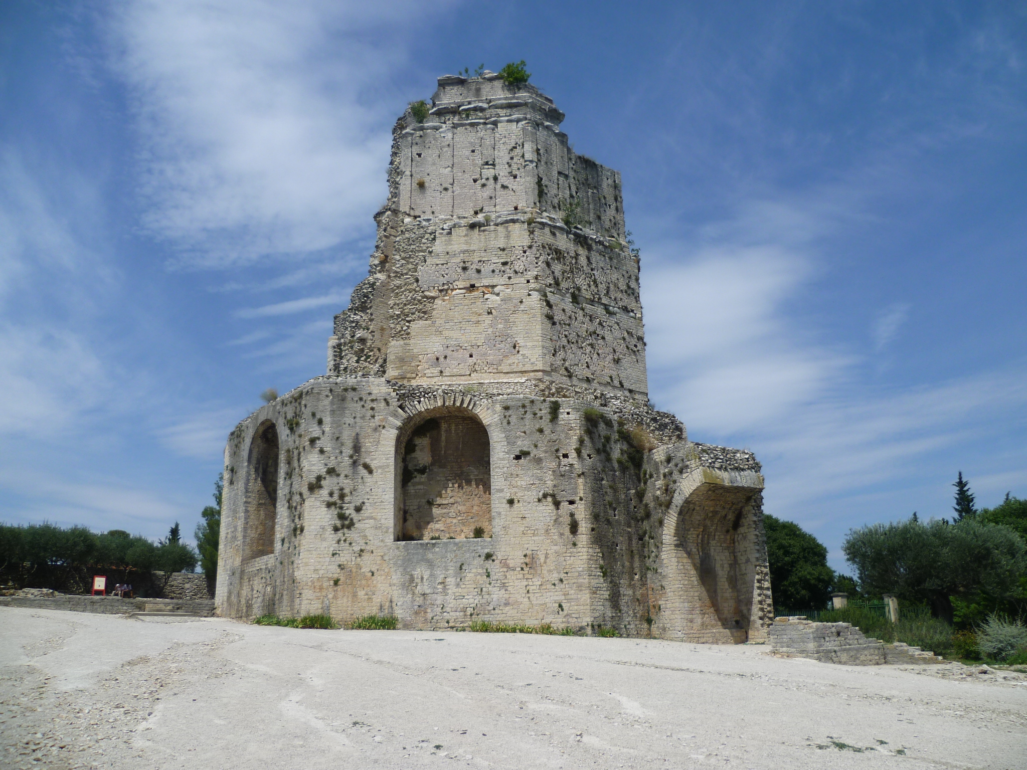 Wallpapers Constructions and architecture Ruins La tour Magne, un des monuments emblématiques de Nîmes