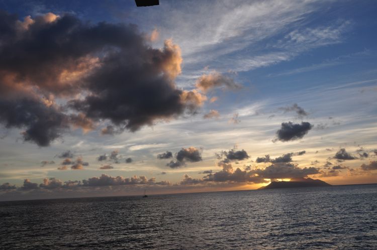 Wallpapers Nature Seas - Oceans - Beaches Couch de soleil aux Seychelles