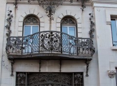  Constructions and architecture Balcon en fer ajouré.