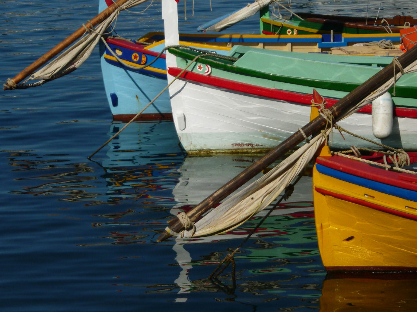 Fonds d'cran Bateaux Bateaux de pche Barques catalanes à Collioure