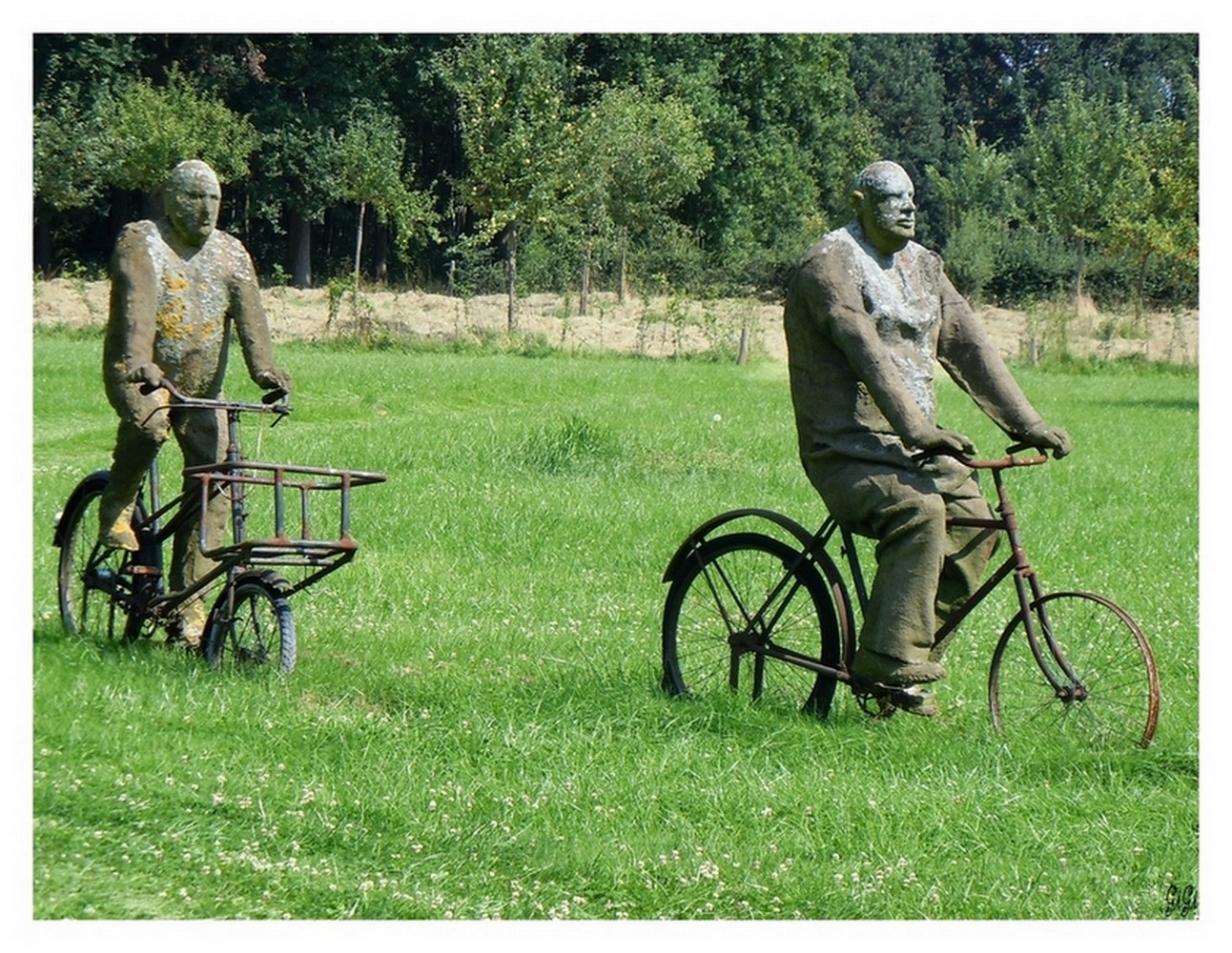 Fonds d'cran Objets Statuettes - Sculptures A bicyclette !!!!!