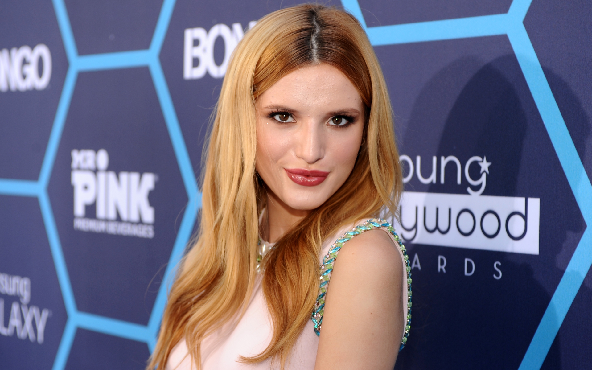 Fonds d'cran Clbrits Femme Bella Thorne 