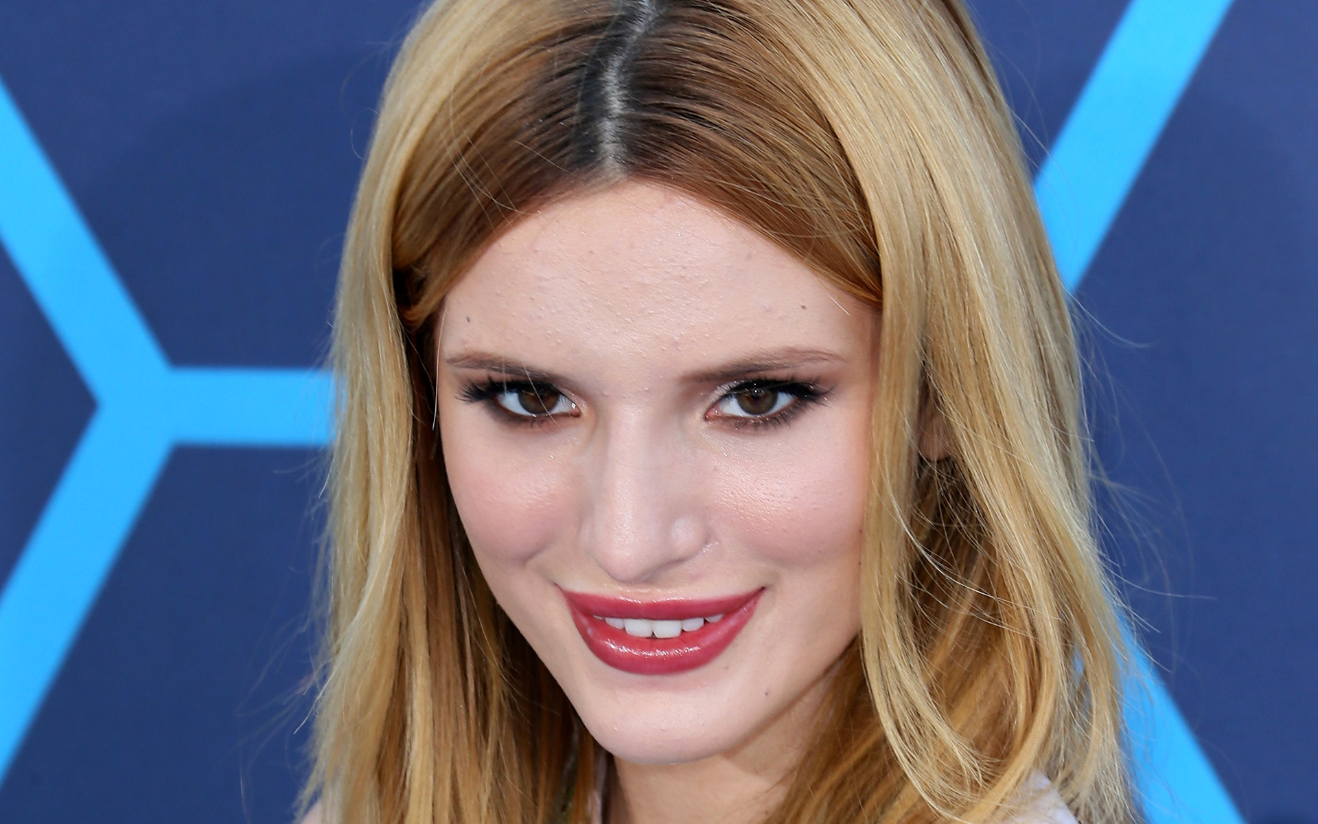 Fonds d'cran Clbrits Femme Bella Thorne 