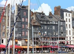  Voyages : Europe Honfleur avec filtre "bande-dessinée".