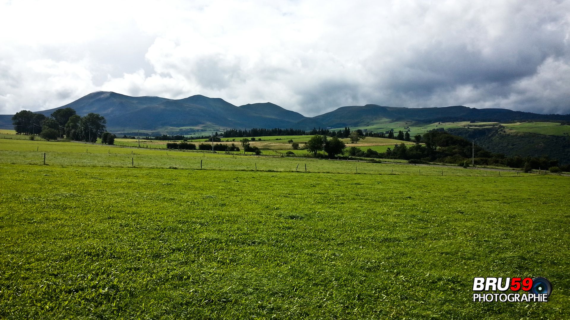 Fonds d'cran Voyages : Europe France > Auvergne Ferme de l'oiseau