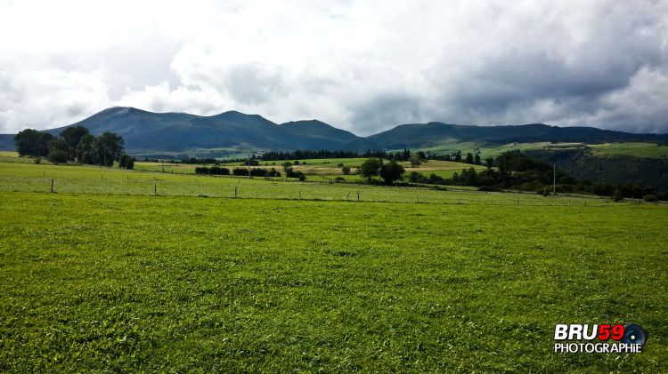 Fonds d'cran Voyages : Europe France > Auvergne Ferme de l'oiseau