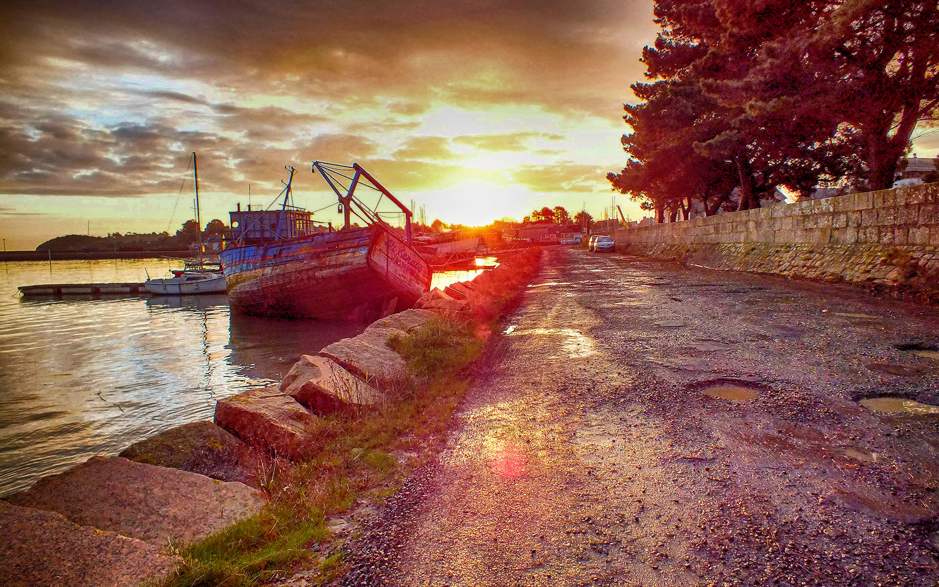 Fonds d'cran Bateaux Bateaux de pche Lever du Soleil sur Kerpalud (Paimpol)