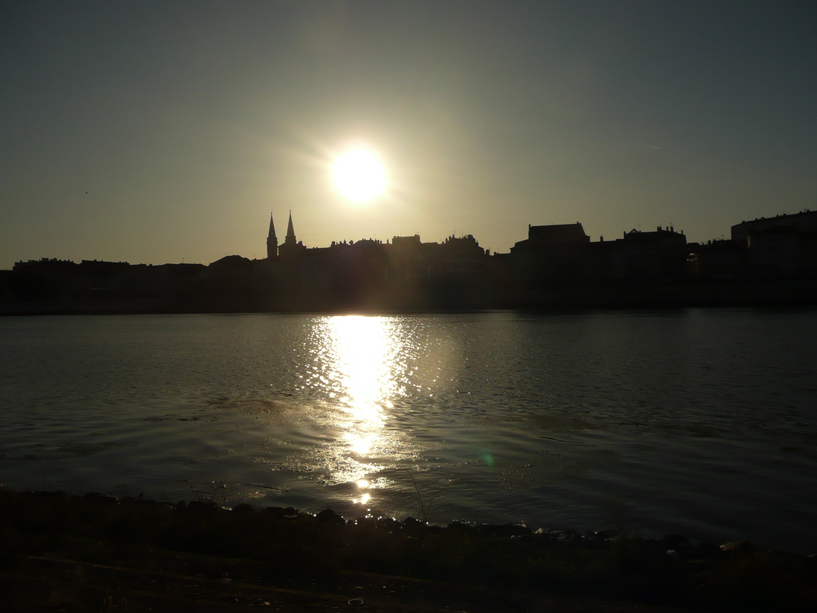 Wallpapers Trips : Europ France > Bourgogne Mâcon en bord de Saône