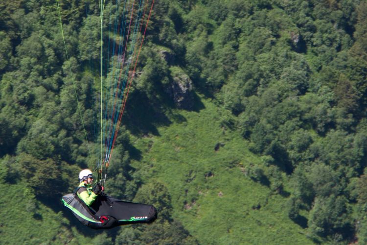 Fonds d'cran Sports - Loisirs Parapente Suspendu au cadre !!!