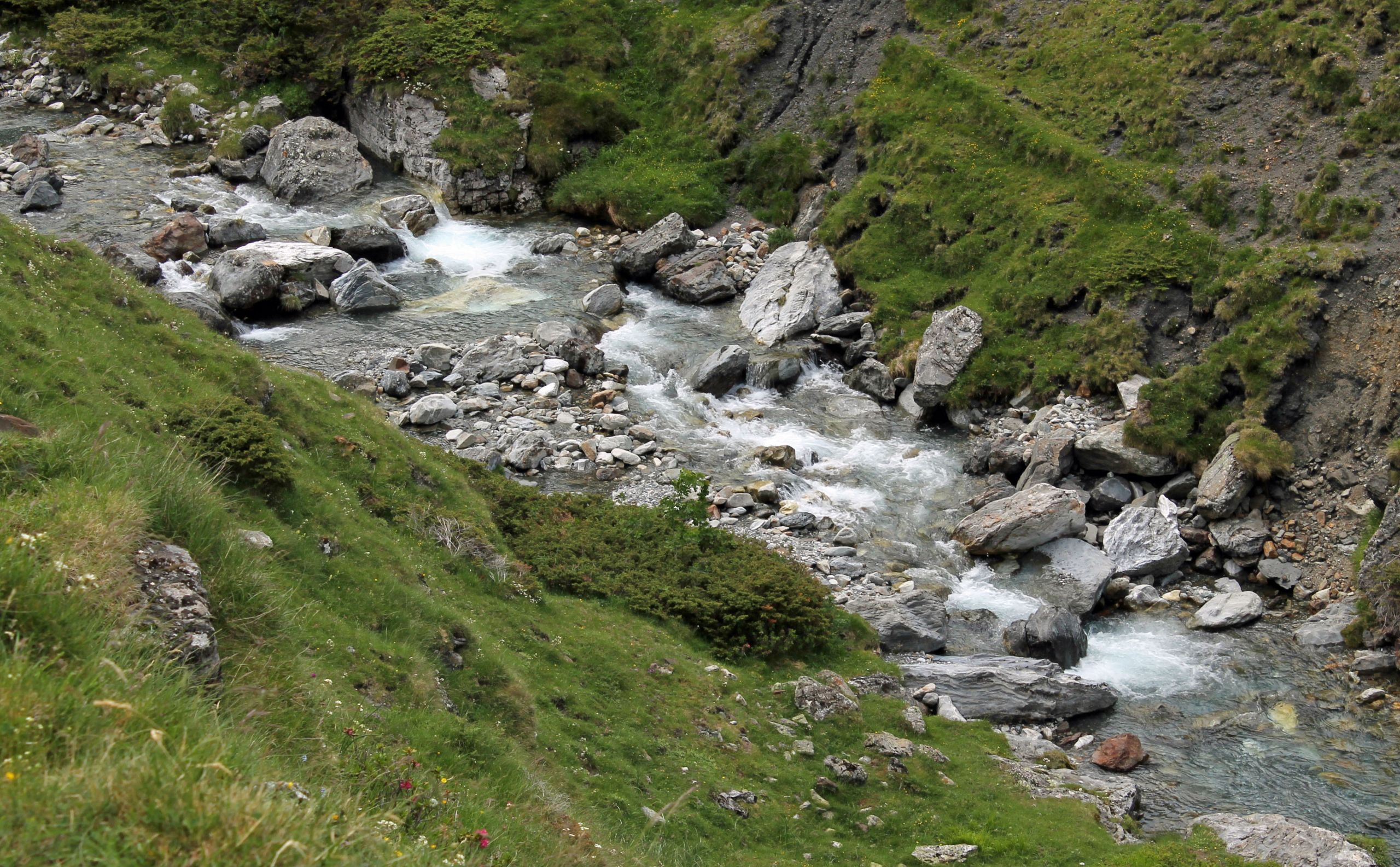 Fonds d'cran Nature Fleuves - Rivires - Torrents les montagnes pyrnennes