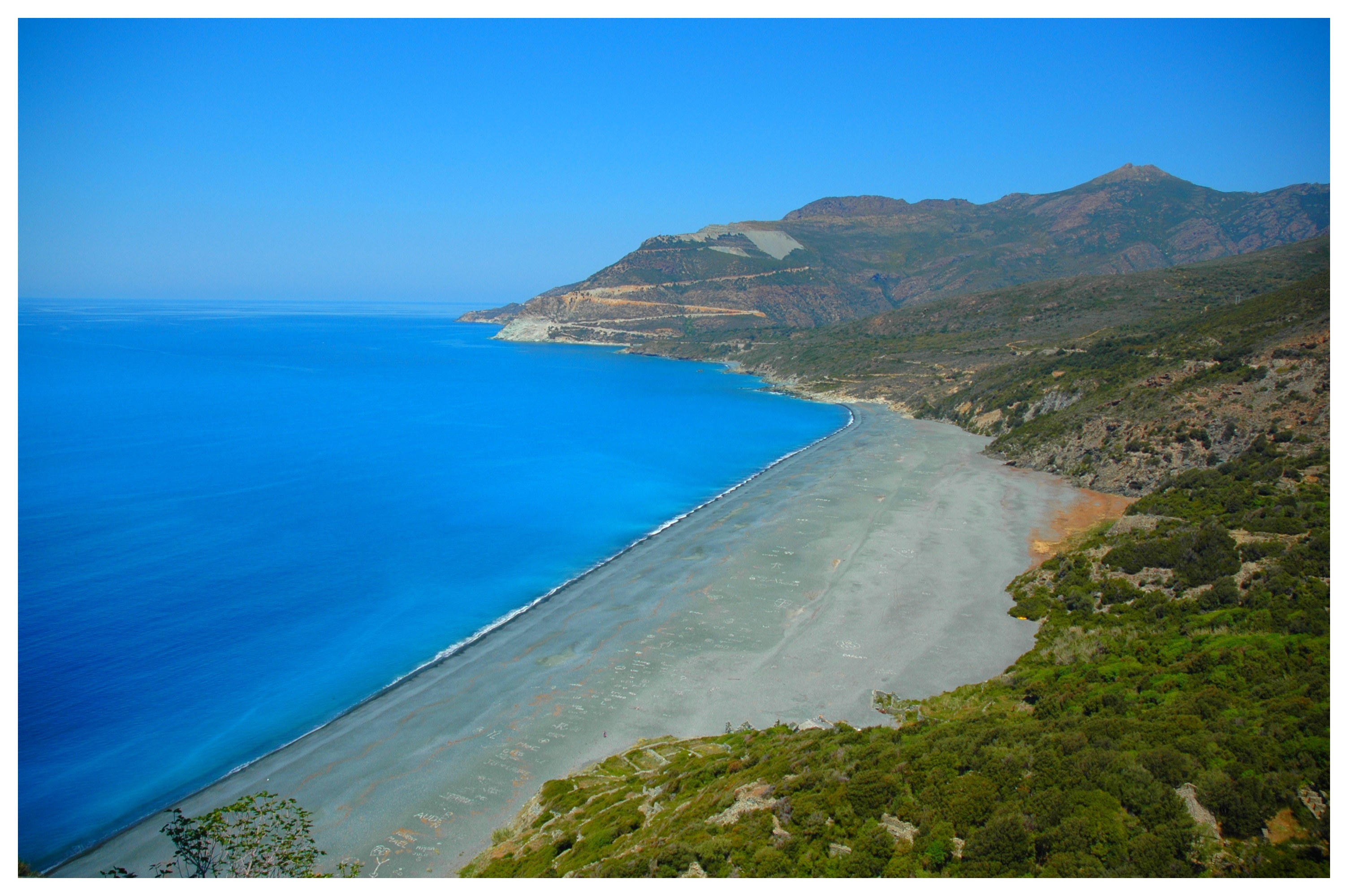 Wallpapers Trips : Europ France > Corsica Plage de sable noir (Corse)