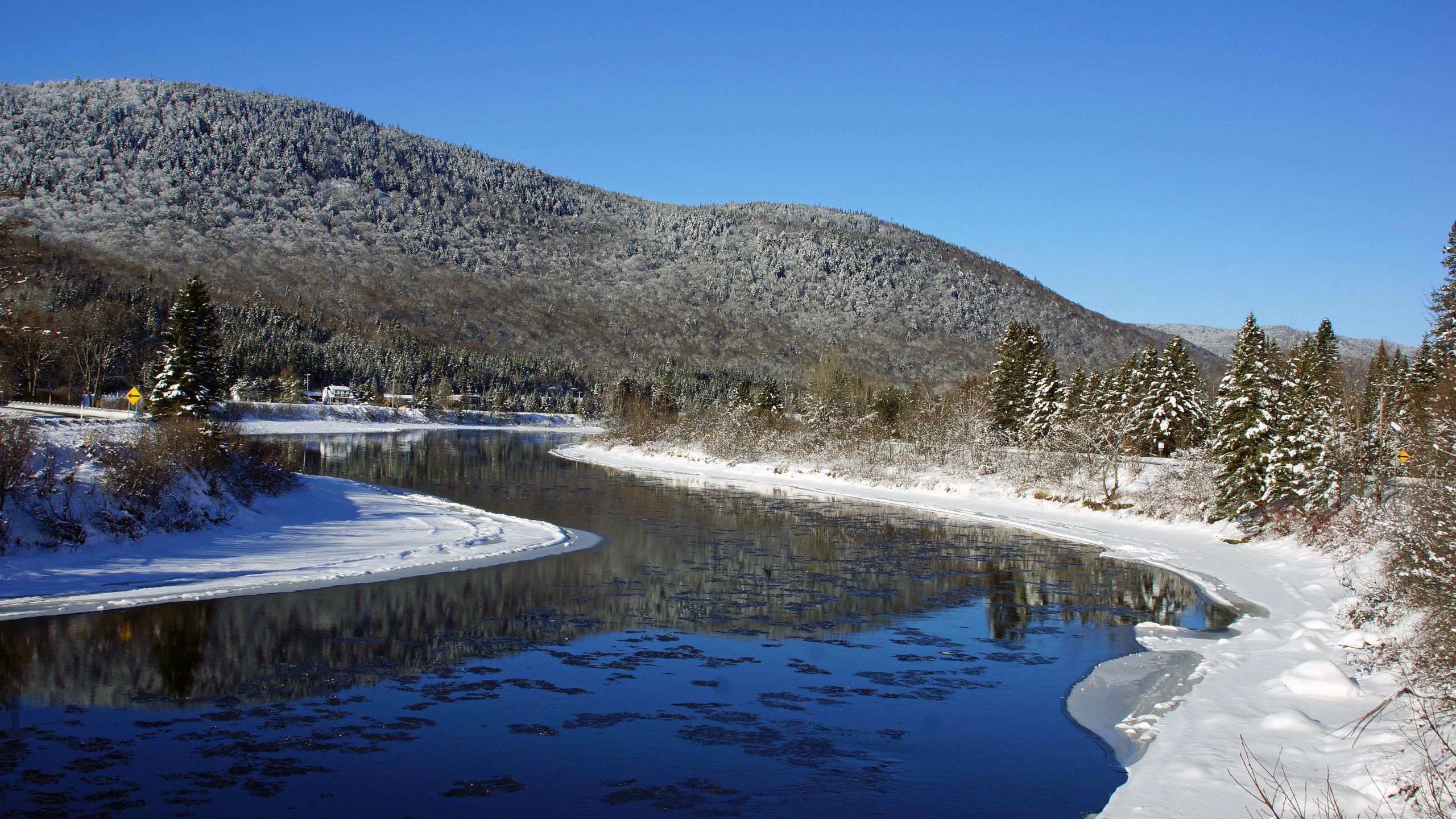 Fonds d'cran Nature Montagnes RIVIERE JACQUES CARTIER