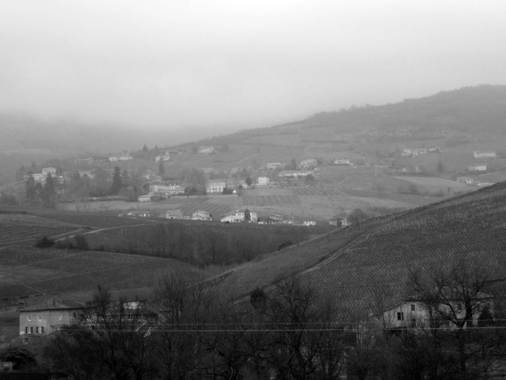 Fonds d'cran Nature Paysages Brume sur la montagne du Beaujolais