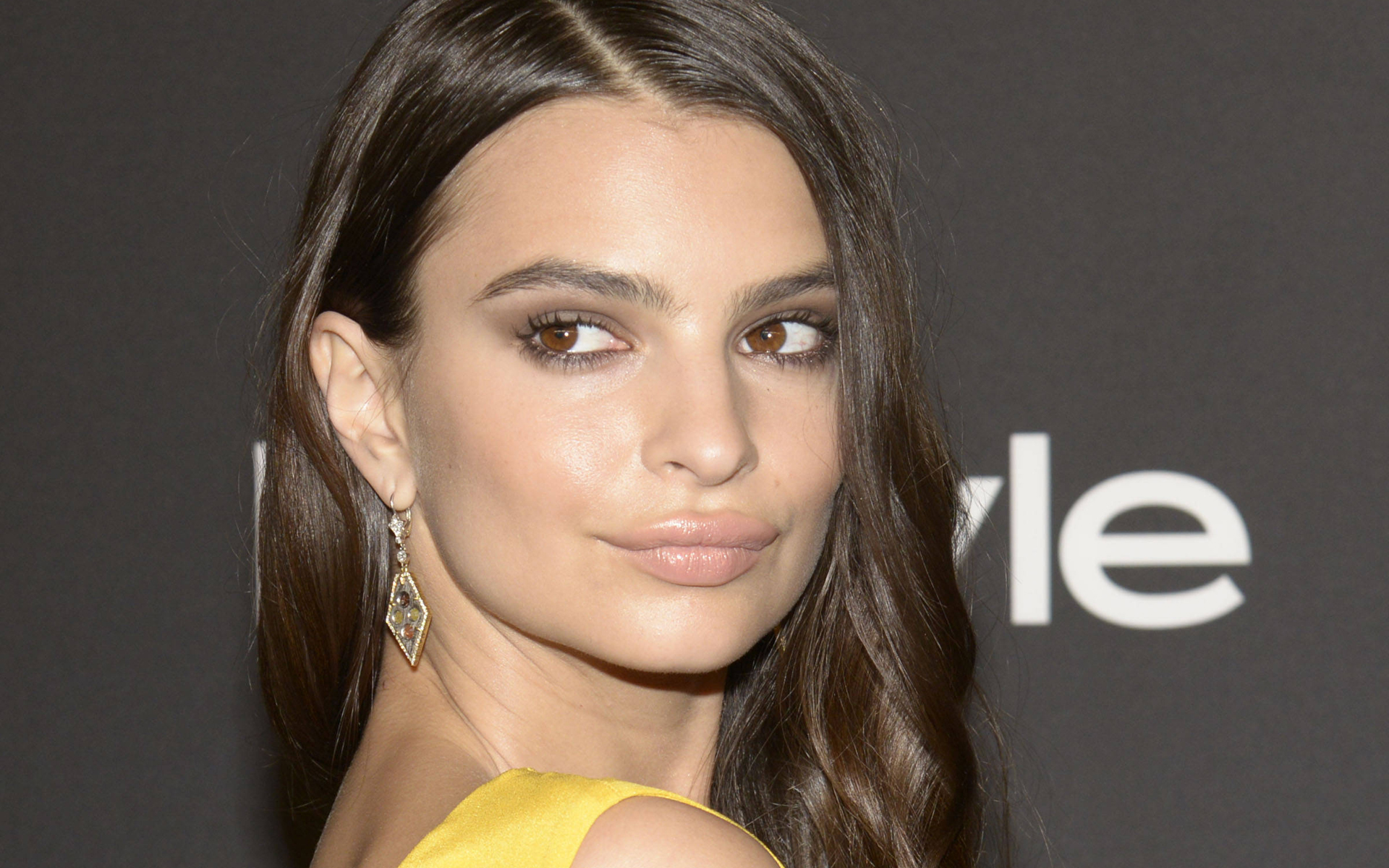 Fonds d'cran Clbrits Femme Emily Ratajkowski 