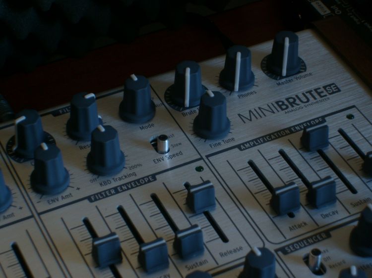Wallpapers Objects Music Arturia Minibrute SE - Analogique synthesizer