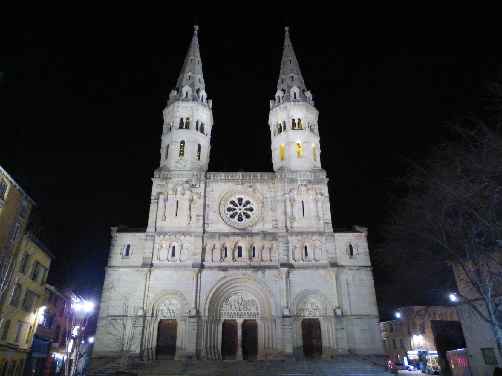 Wallpapers Constructions and architecture Religious Buildings L'Eglise Saint-Pierre  Mcon