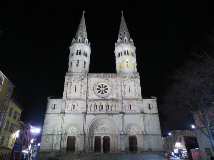 Fonds d'cran Constructions et architecture Edifices Religieux L'Eglise Saint-Pierre  Mcon