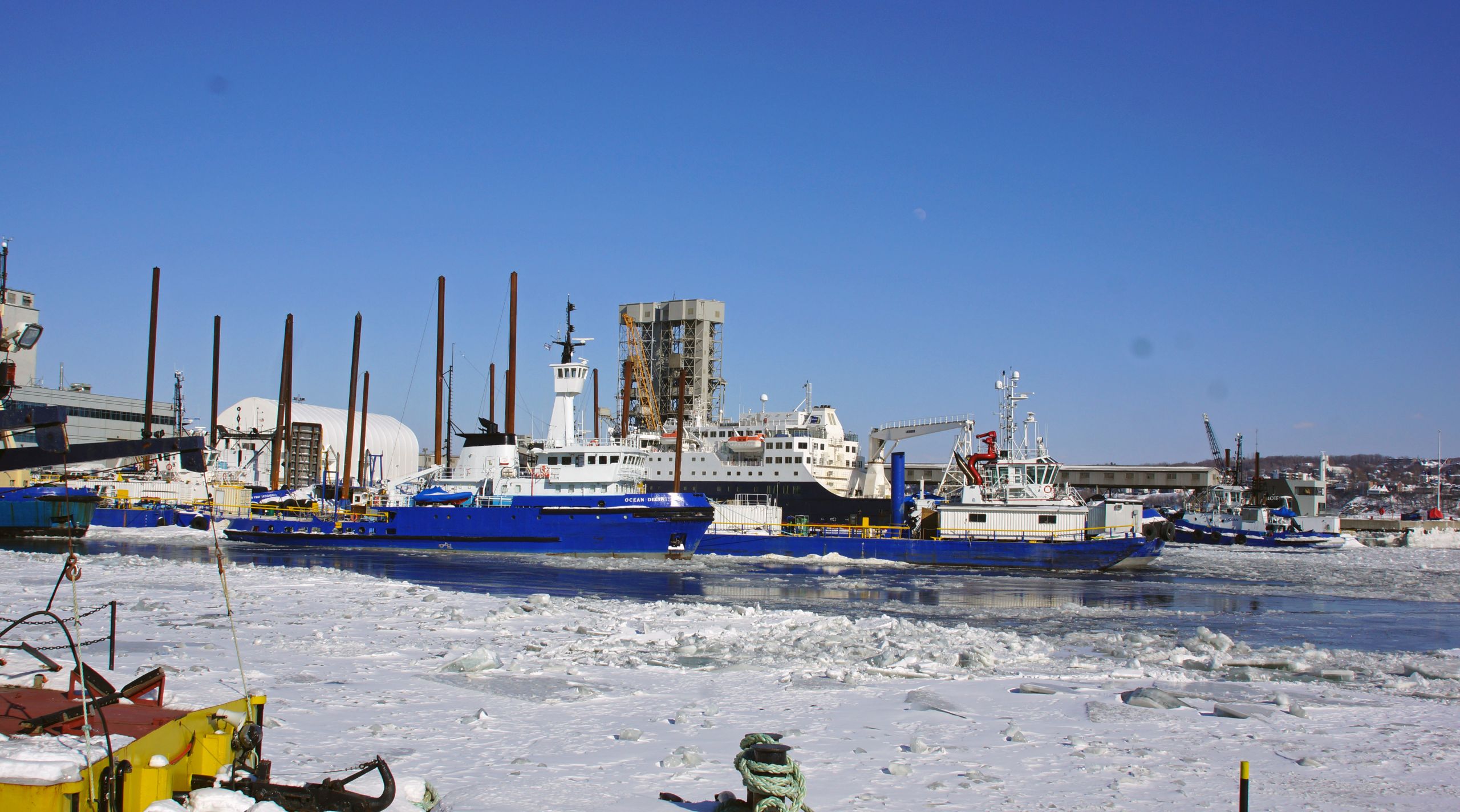 Fonds d'cran Bateaux Remorqueurs PORT DE QUEBEC EN HIVER