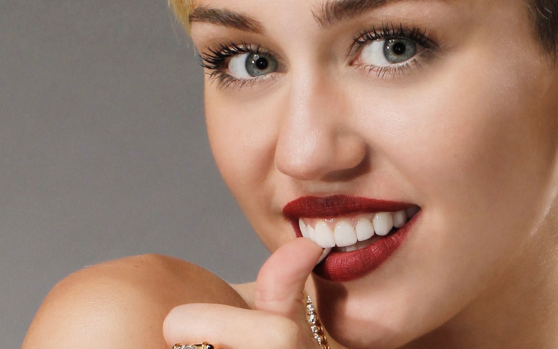 Fonds d'cran Clbrits Femme Miley Cyrus 