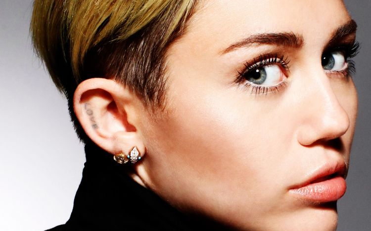 Fonds d'cran Clbrits Femme Miley Cyrus Wallpaper N402298