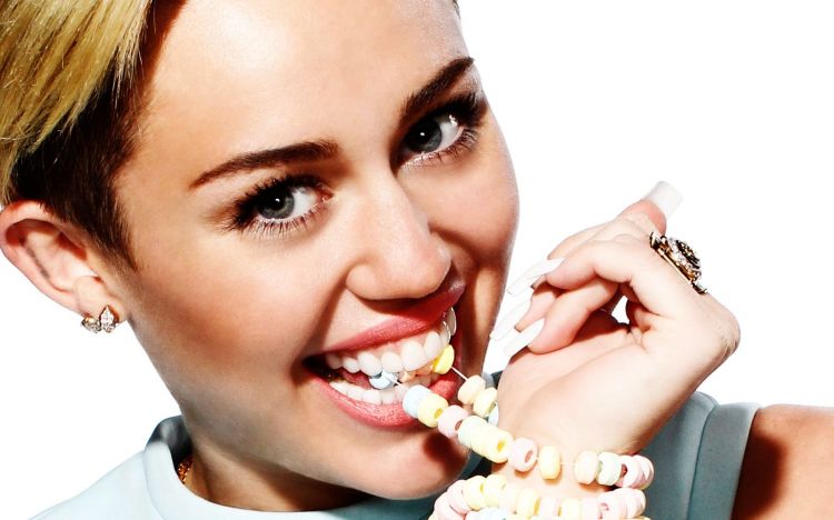 Fonds d'cran Clbrits Femme Miley Cyrus Wallpaper N402300