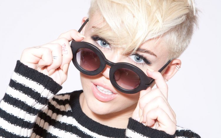 Fonds d'cran Clbrits Femme Miley Cyrus Wallpaper N402655