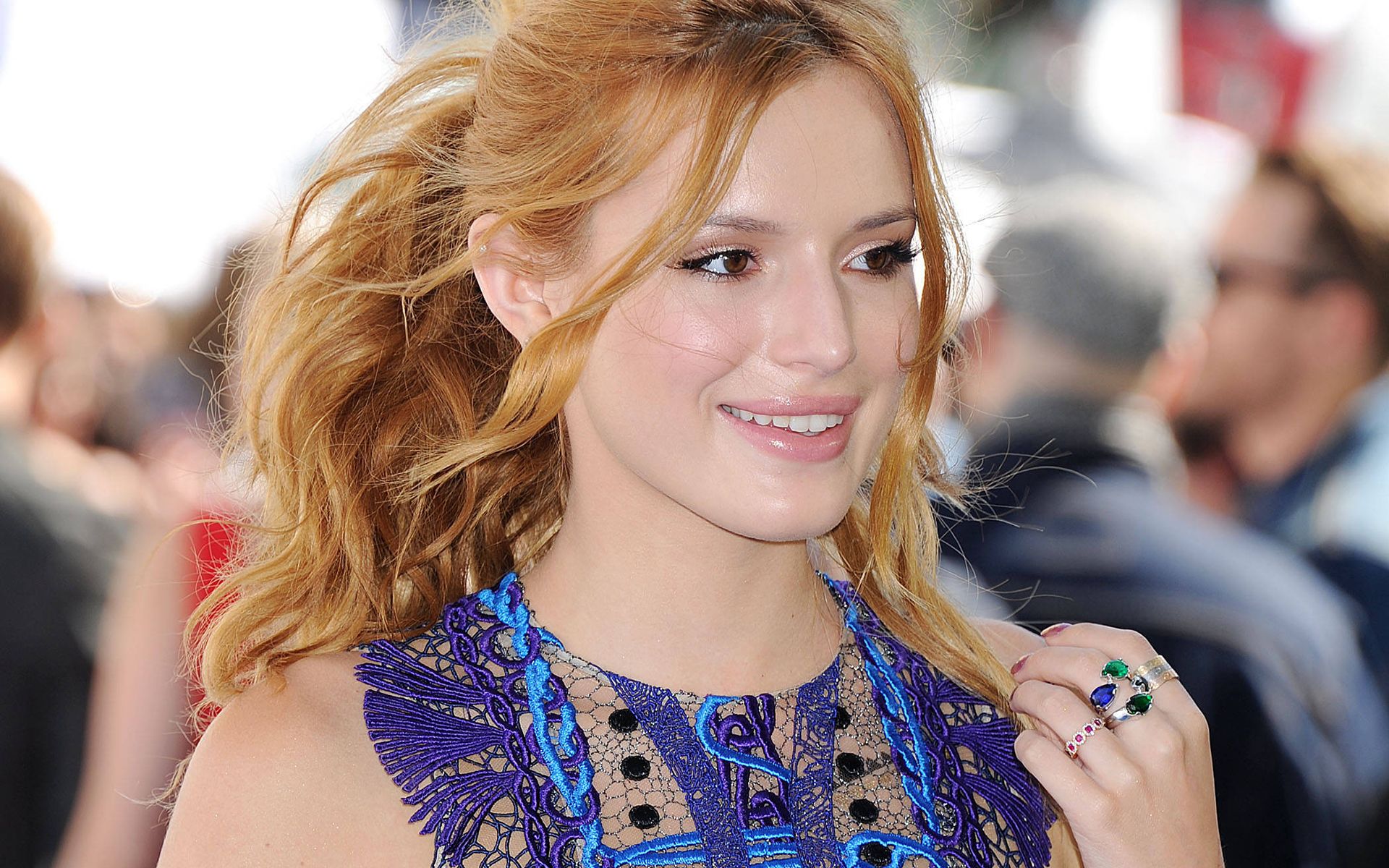 Wallpapers Celebrities Women Bella Thorne 