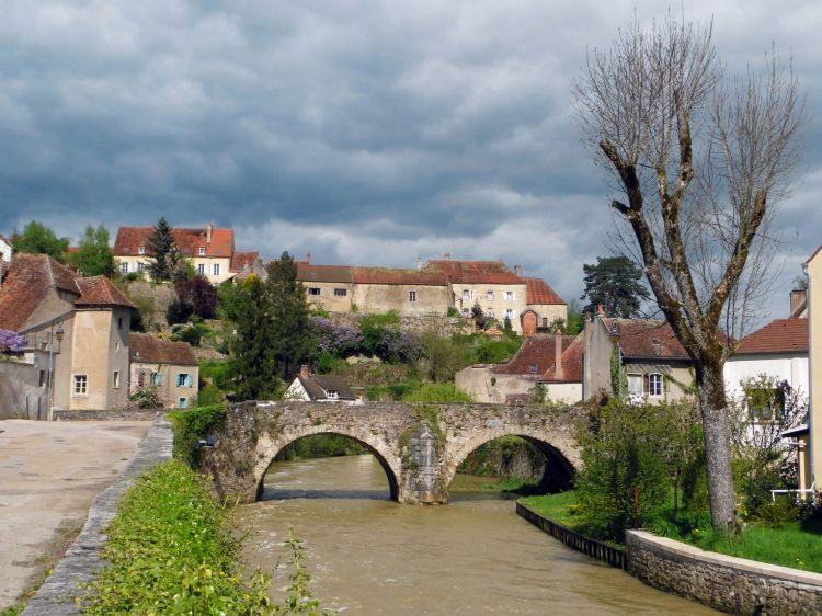 Fonds d'cran Nature Fleuves - Rivires - Torrents Semur en  Auxois - Le pont des Minimes