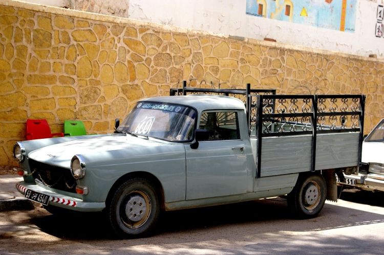 Fonds d'cran Voitures Peugeot et elle roule....a Tozeur