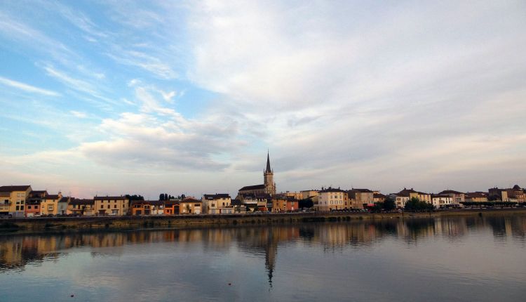 Fonds d'cran Constructions et architecture Villes - Villages Replonges - Vue depuis Mcon