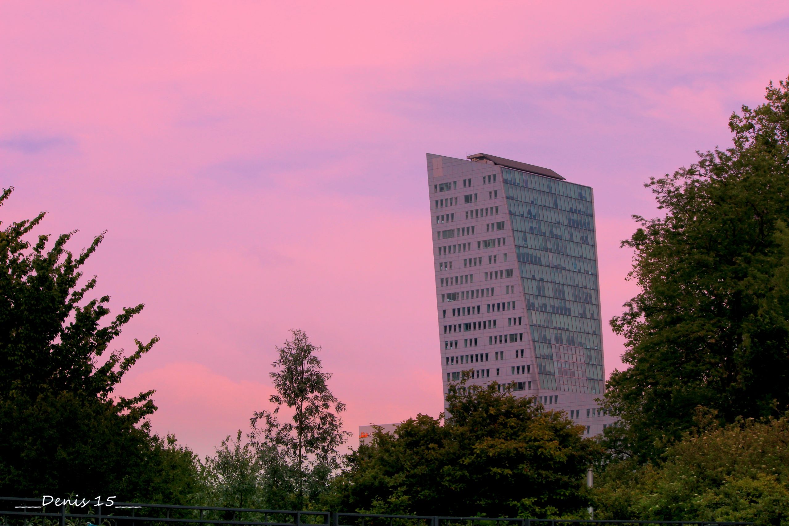 Fonds d'cran Constructions et architecture Grattes-ciel et Immeubles LILLE vues du parc Henri MATISSE