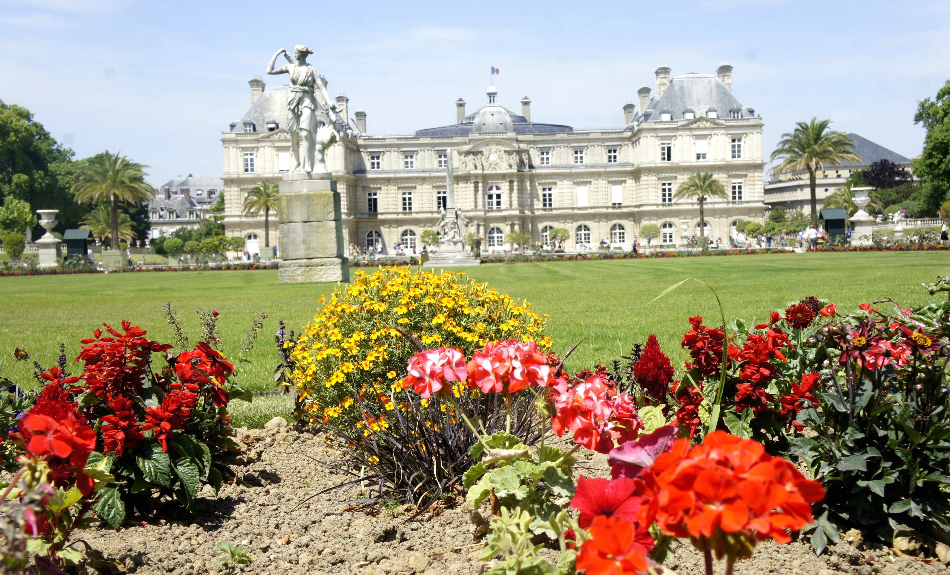 Fonds d'cran Constructions et architecture Chteaux - Palais Le jardin et palais du Luxembourg