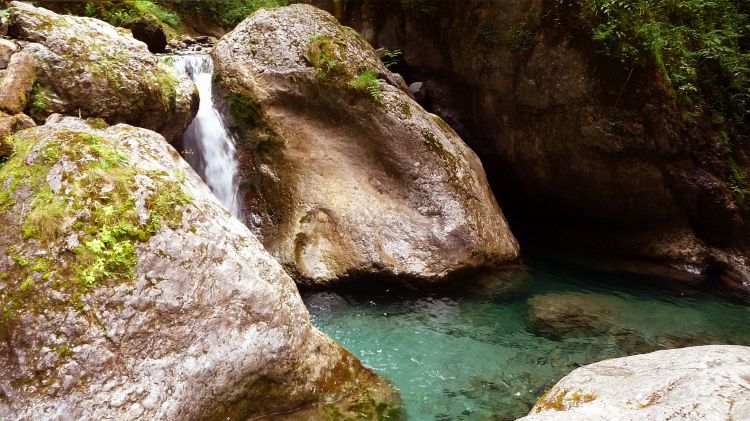 Fonds d'cran Nature Cascades - Chutes Les Gorges de Kakuetta 