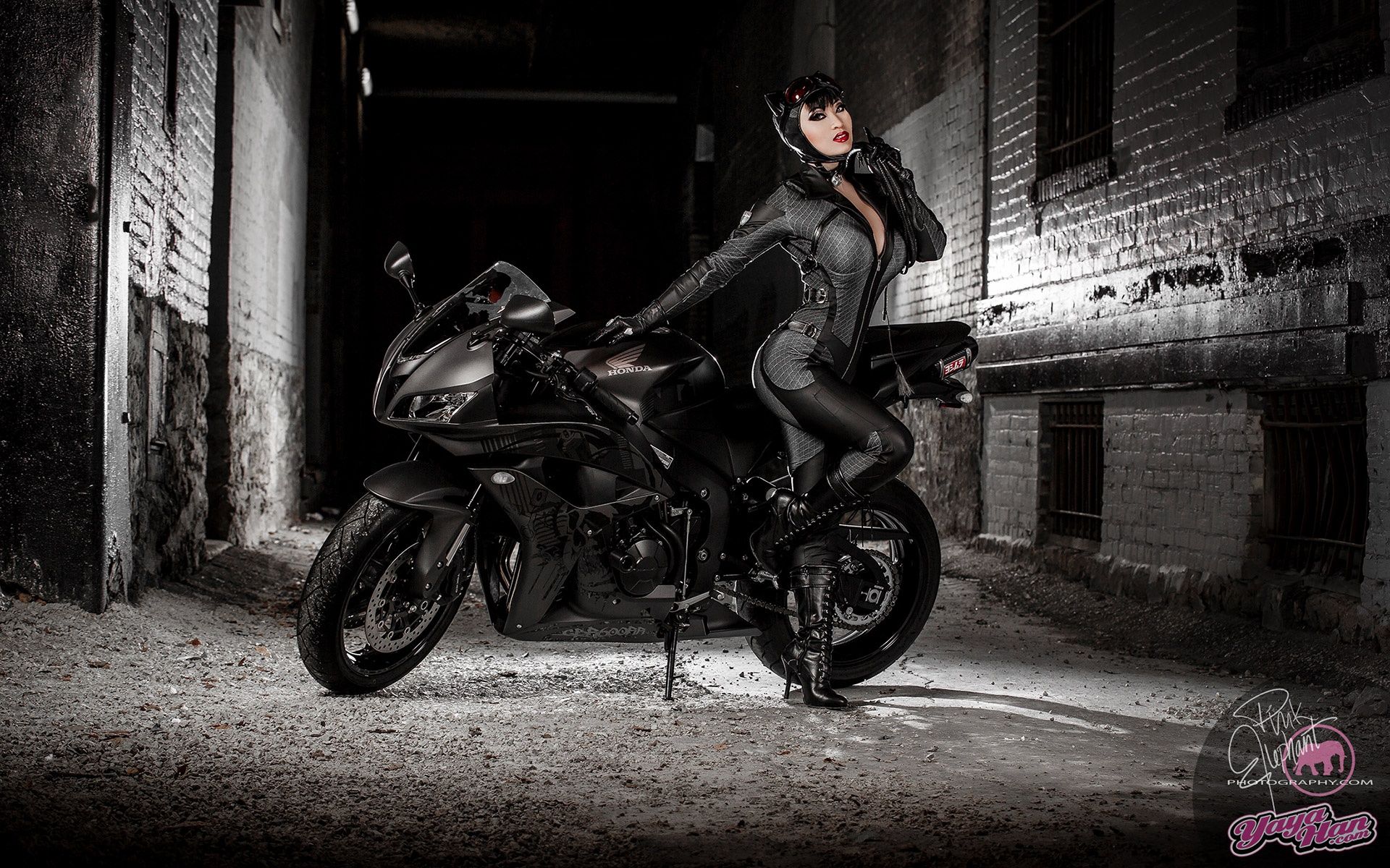 Wallpapers Motorbikes Girls and motorbikes 