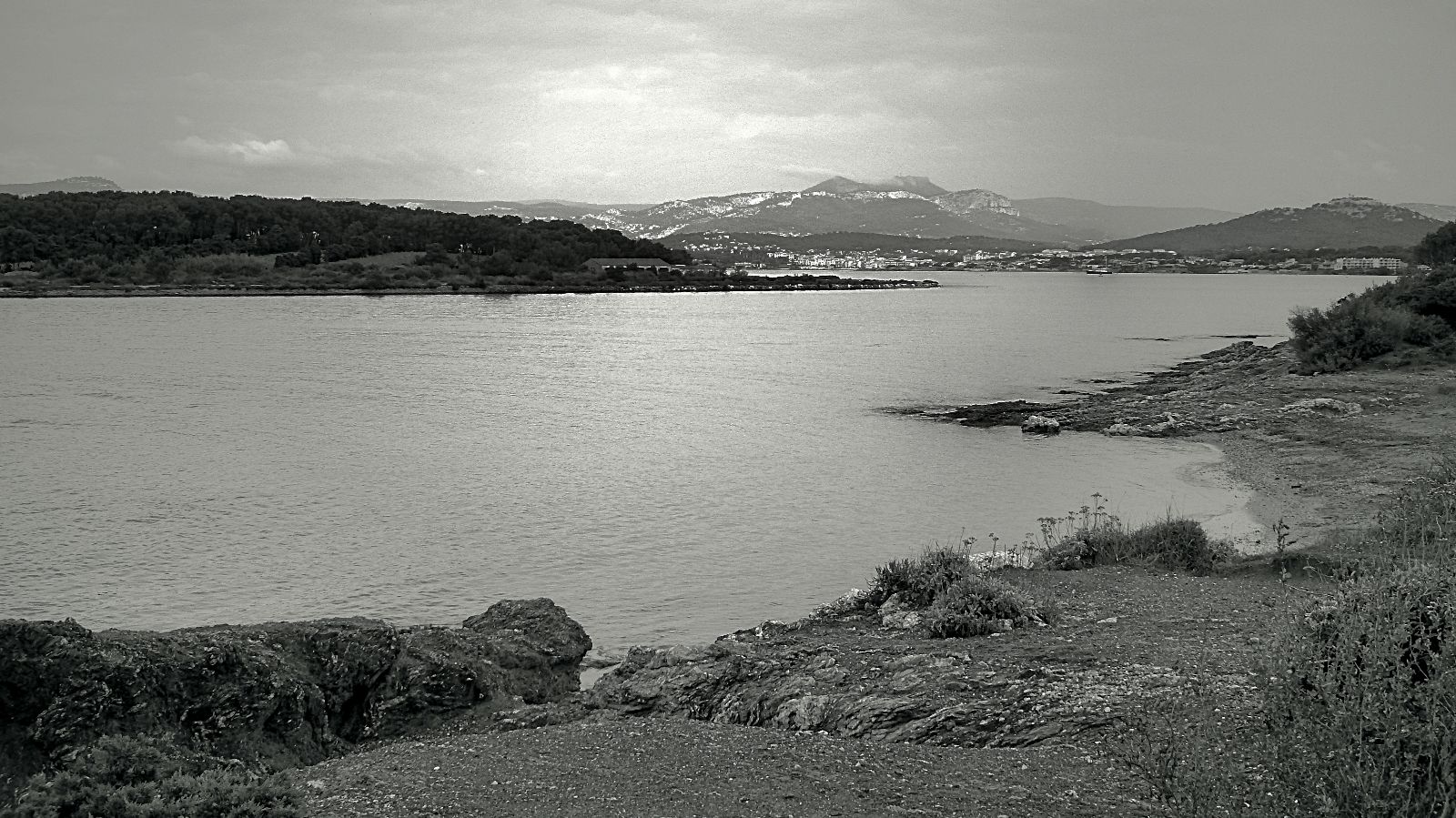 Fonds d'cran Nature Mers - Ocans - Plages Le Gaou-Les Embiez