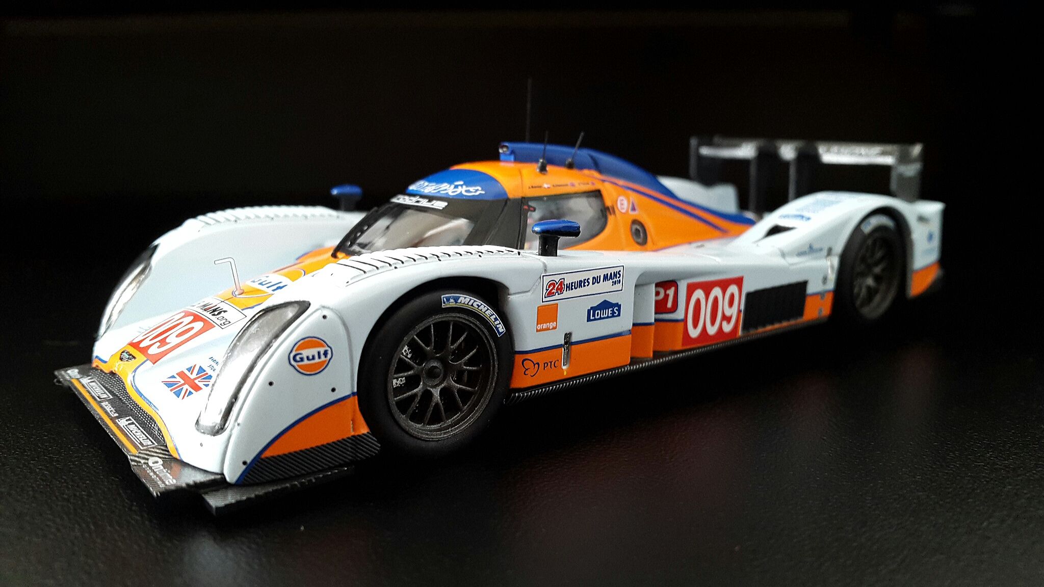 Fonds d'cran Voitures Voitures miniatures Lola-Aston Martin 24 Heures du Mans 2010 