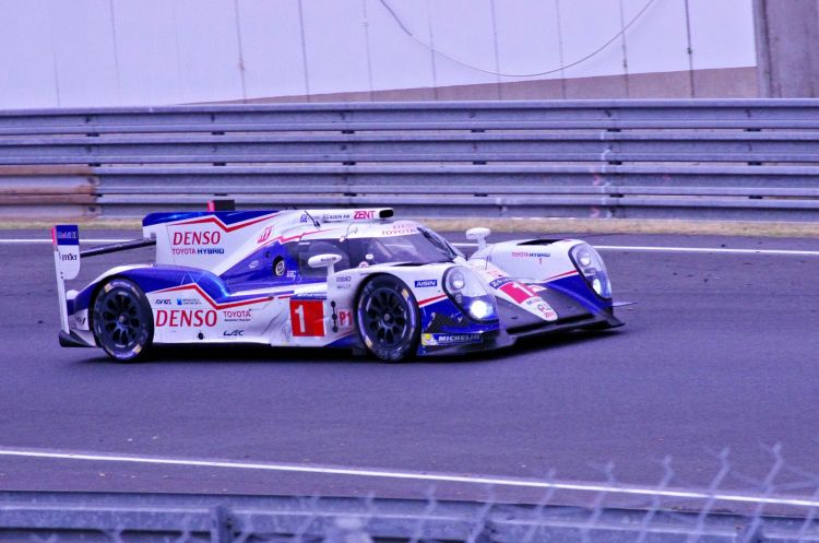 Fonds d'cran Sports - Loisirs 24 Heures Du Mans Toyota TS 040 Hybrid 24 Heures du Mans 2015