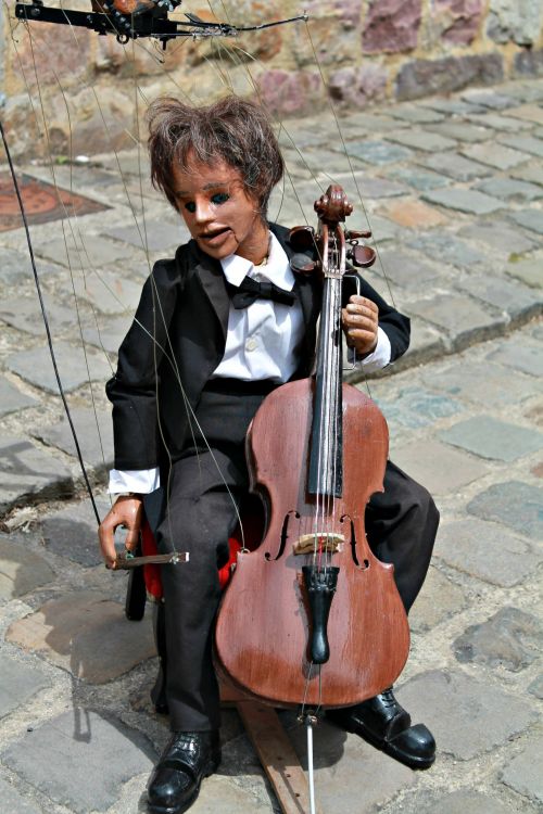 Fonds d'cran Objets Poupes le pantin violoncelliste